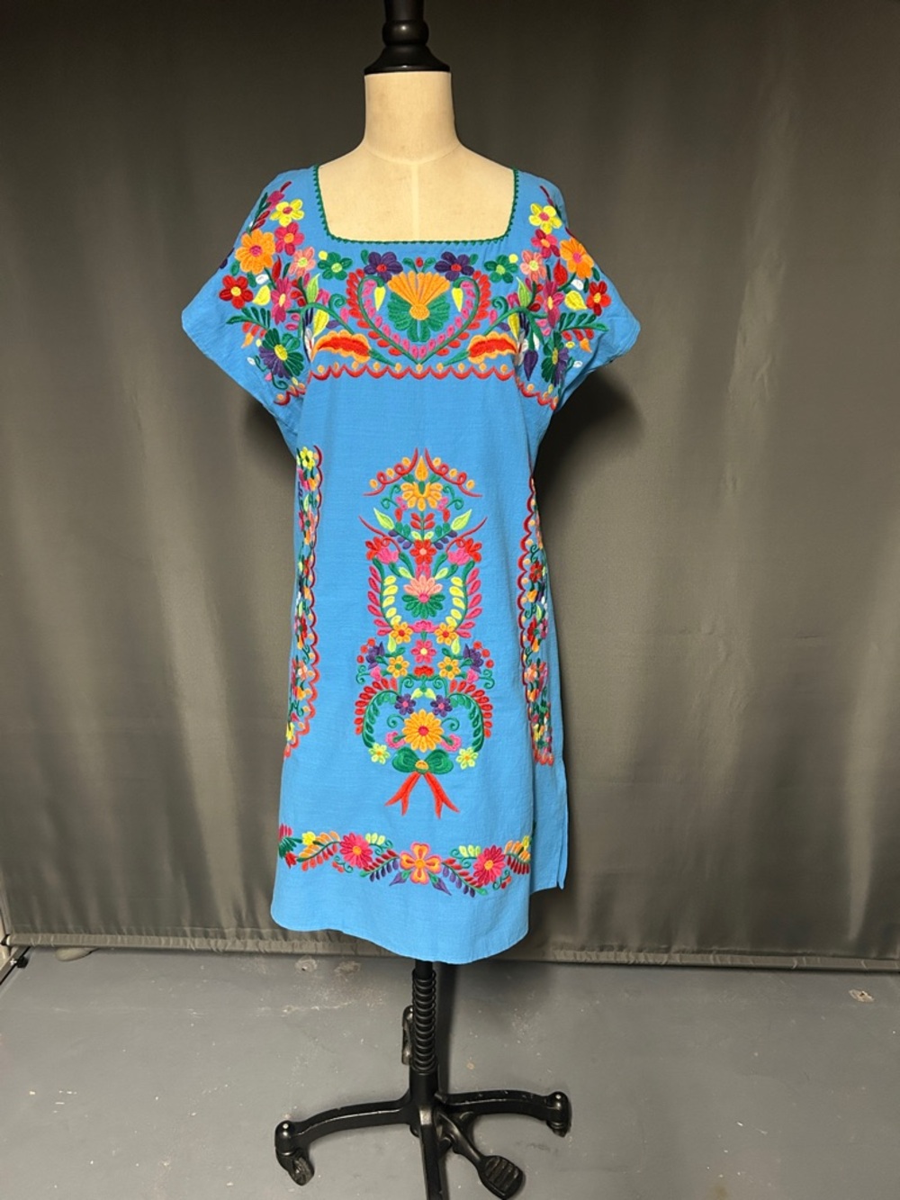 Oaxaca style embroidered dress . Turquoise cotton with colorful flowers. M/L